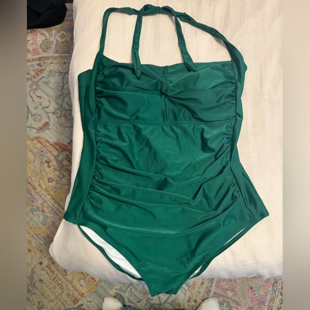 Retro looking Women's emerald Green One Piece Halter Swimsuit XXL.